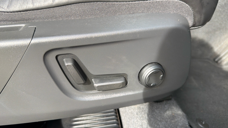 Volvo Xc40 2.0 B4P R DESIGN Pro 5dr AWD Auto Petrol Estate